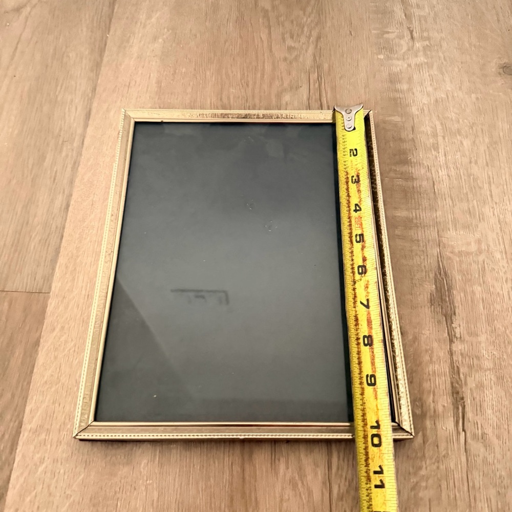 Vintage MCM Gold Tone Metal Photo Picture Frame Velet Back Table Stand Or Wall‎ - Picture 3 of 5
